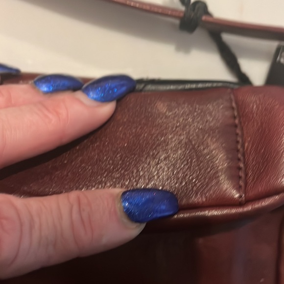 NWT Joanel Canada genuine leather crossbody bag 6 zip pockets, 1 flap inside - Picture 13 of 16